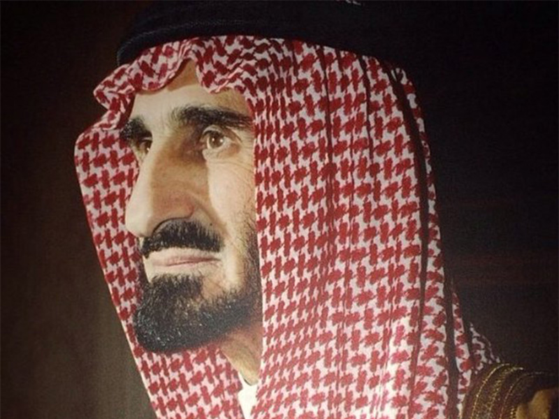 بالفيديو.. أمير الرياض يبكي والده الأمير بندر بن عبدالعزيز وولي العهد يقف متأثرًا